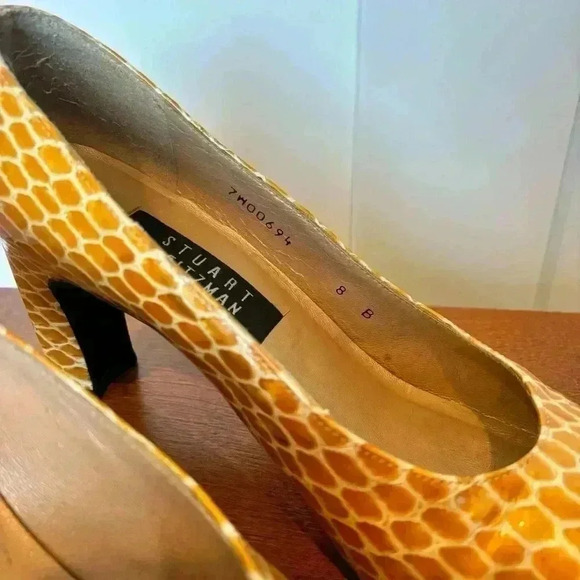 Stuart Weitzman Vintage Yellow Faux Snake Skin Heels- Size 8 - Picture 5 of 13